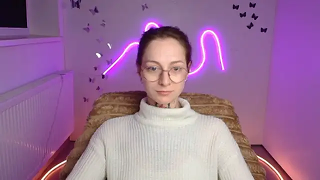 Snapshot of Esmi_Winter chatting on April 27, 11:41 am Esmi Winter online show from April 27, 11:41 am