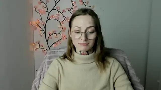 Snapshot of Esmi_Winter chatting on April 30, 8:57 pm Esmi Winter online show from April 30, 8:57 pm