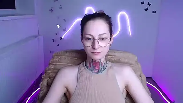 Snapshot of Esmi_Winter chatting on May 10, 11:59 am Esmi Winter online show from May 10, 11:59 am