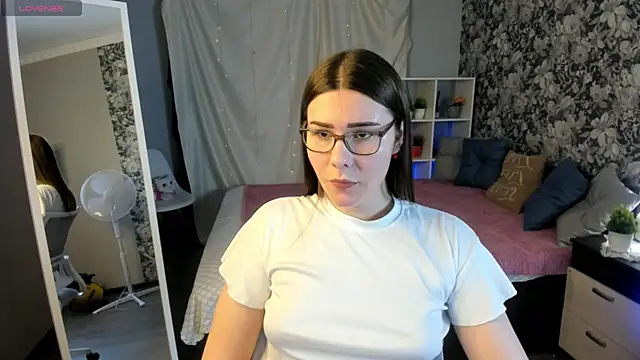 Coraline kitty online show from May 3, 6:47 pm