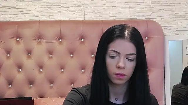 PeachyElla26 online show from February 12, 5:35 am