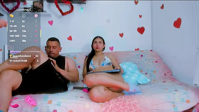 Snapshot of mystery_couple0 chatting on March 4, 11:00 pm mystery couple0 online show from March 4, 11:00 pm