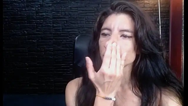 BrendaaCruz online show from February 11, 12:54 pm