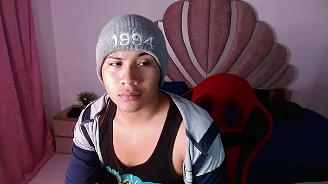 Snapshot of dante_fox723 chatting on February 10, 11:47 am dante fox723 online show from February 10, 11:47 am