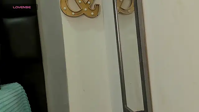 Snapshot of Criistal_castro chatting on March 6, 12:01 pm Criistal castro online show from March 6, 12:01 pm