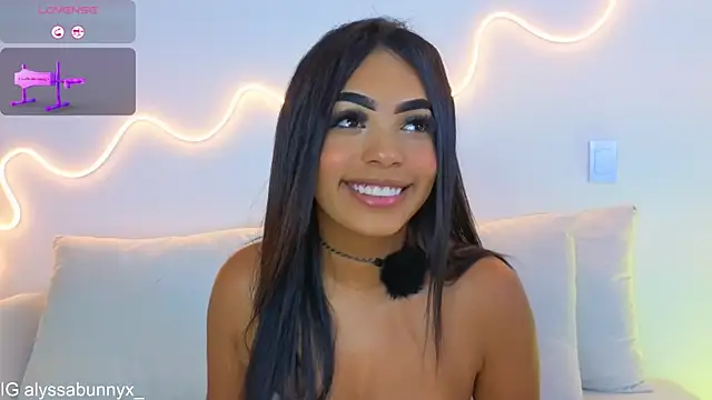 Snapshot of Alyssa_bunnyx chatting on April 4, 1:48 am Alyssa bunnyx online show from April 4, 1:48 am