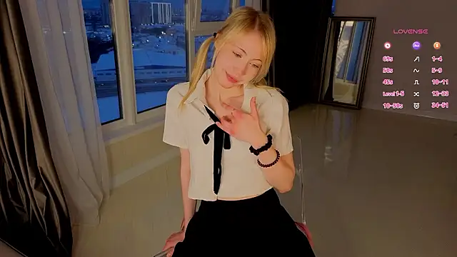 Snapshot of UWU_flower chatting on March 6, 1:40 pm UWU flower online show from March 6, 1:40 pm