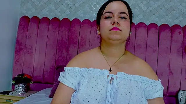 EMILYJOHNSON01 online show from February 11, 12:10 pm