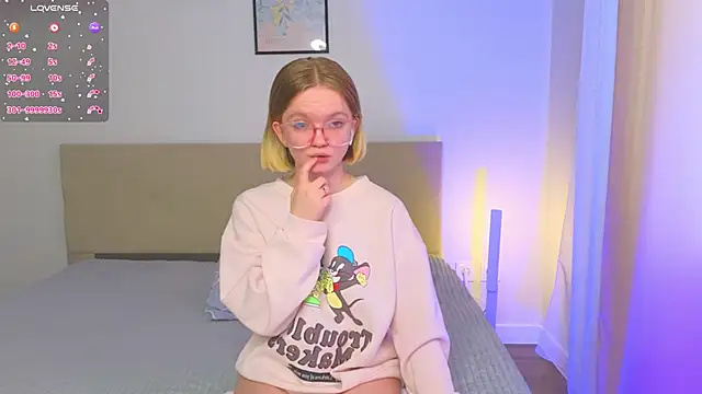 Snapshot of StellaBunny chatting on February 17, 10:23 am StellaBunny online show from February 17, 10:23 am