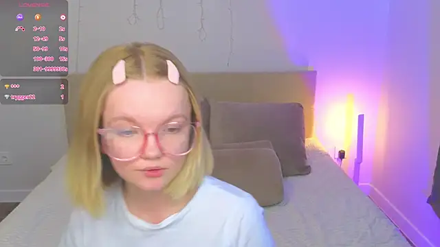 Snapshot of StellaBunny chatting on March 27, 8:26 am StellaBunny online show from March 27, 8:26 am