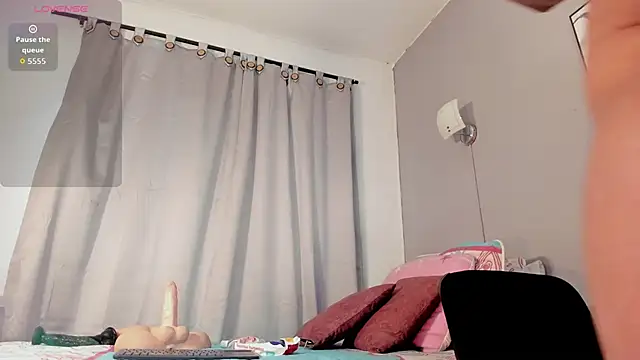 Snapshot of Britanny_W chatting on June 1, 10:33 pm Britanny W online show from June 1, 10:33 pm