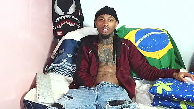 Snapshot of Bdarenth007 chatting on February 18, 7:15 am Bdarenth007 online show from February 18, 7:15 am