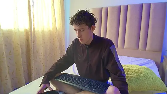 LucaNova nom online show from February 11, 12:54 pm