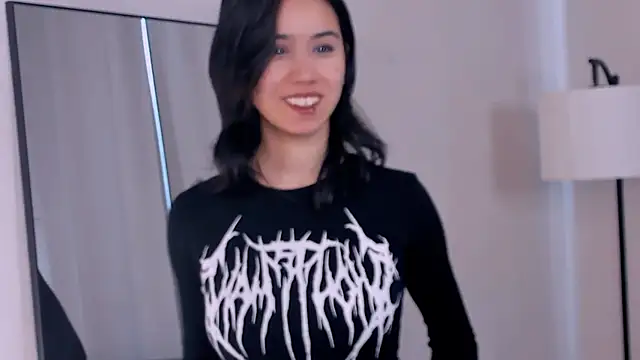 EmelinaGnas online show from April 1, 8:15 am