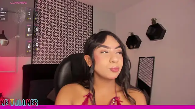 Lola 12  online show from March 24, 1:16 pm