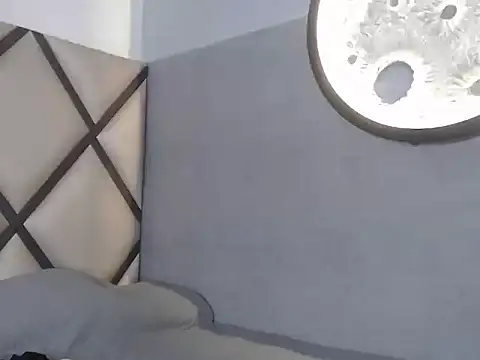 Snapshot of Laura-97 chatting on February 18, 11:39 am Laura-97 online show from February 18, 11:39 am