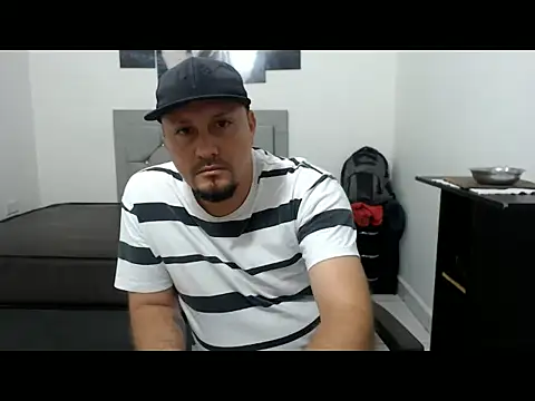 thomax10 online show from February 11, 7:30 pm