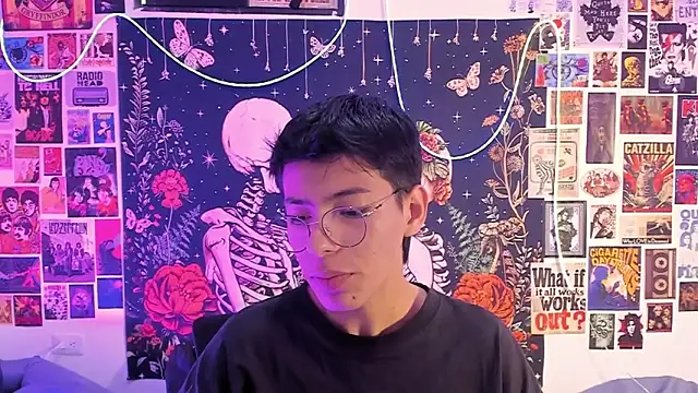 Snapshot of alextop_ chatting on February 13, 6:15 pm alextop online show from February 13, 6:15 pm