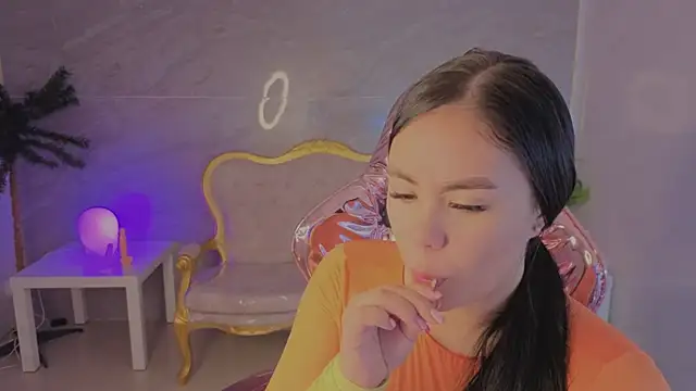 Snapshot of nati06_s chatting on April 6, 1:12 pm nati06 s online show from April 6, 1:12 pm