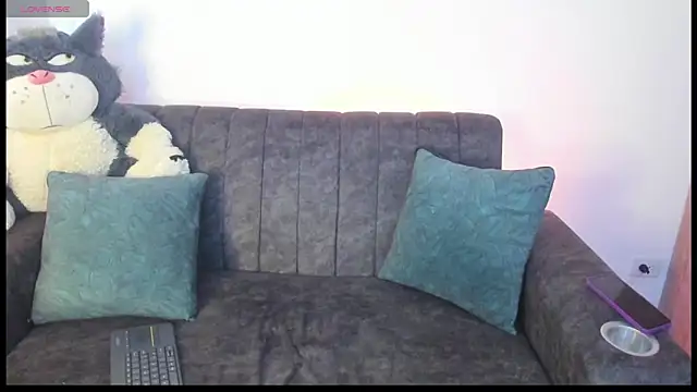 velmoon online show from May 12, 6:16 pm