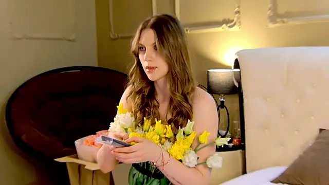 YourSweetArya online show from March 8, 4:00 pm