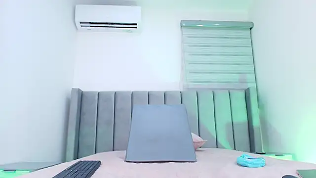 Snapshot of freyhasmith_ chatting on February 19, 3:02 am freyhasmith online show from February 19, 3:02 am