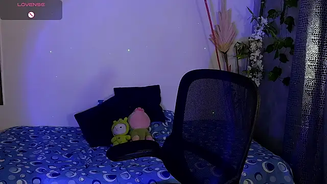 Snapshot of eithan_jonnes chatting on March 10, 7:52 pm eithan jonnes online show from March 10, 7:52 pm