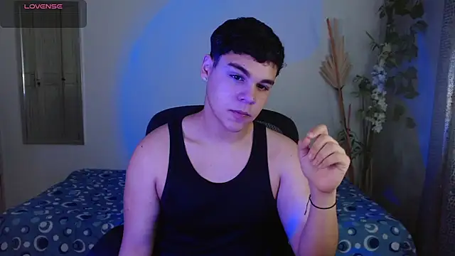 Snapshot of eithan_jonnes chatting on March 14, 8:36 pm eithan jonnes online show from March 14, 8:36 pm