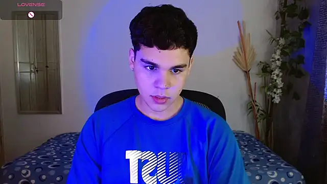 Snapshot of eithan_jonnes chatting on March 15, 8:04 pm eithan jonnes online show from March 15, 8:04 pm