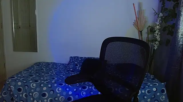 Snapshot of eithan_jonnes chatting on March 17, 9:18 pm eithan jonnes online show from March 17, 9:18 pm