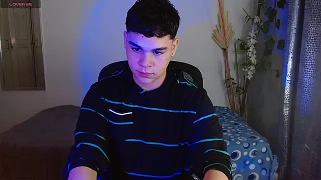 Snapshot of eithan_jonnes chatting on March 20, 1:38 pm eithan jonnes online show from March 20, 1:38 pm