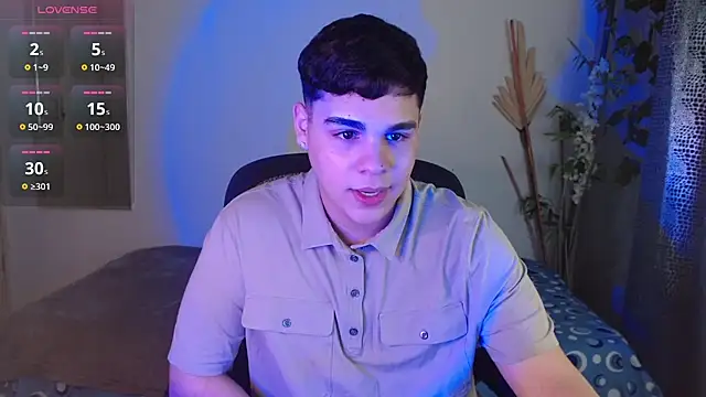 Snapshot of eithan_jonnes chatting on March 25, 8:04 pm eithan jonnes online show from March 25, 8:04 pm