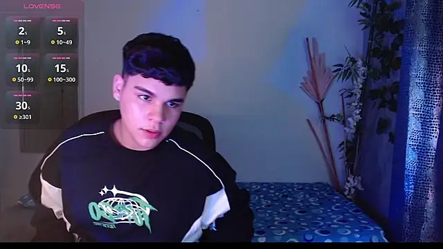 Snapshot of eithan_jonnes chatting on March 30, 4:24 am eithan jonnes online show from March 30, 4:24 am