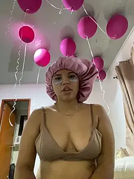 Snapshot of Lucy_strong1 chatting on March 31, 6:14 am Lucy strong1 online show from March 31, 6:14 am