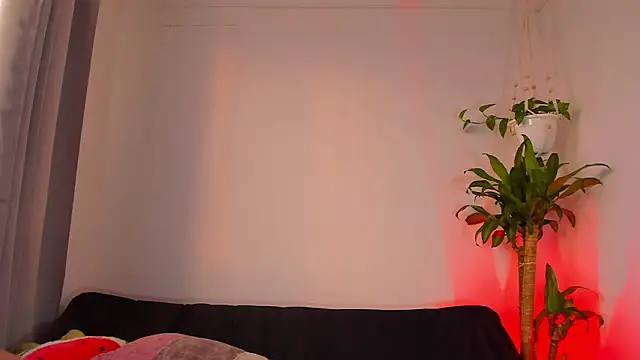 sara-jules online show from March 16, 11:36 am