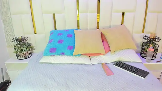 Bunny Blush1 online show from February 14, 7:43 pm