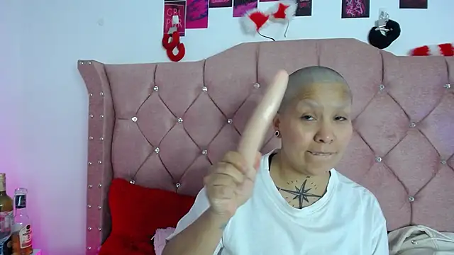 Snapshot of nat_evans8 chatting on March 11, 3:01 am nat evans8 online show from March 11, 3:01 am