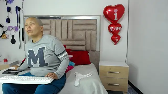 Snapshot of nat_evans8 chatting on March 12, 10:05 pm nat evans8 online show from March 12, 10:05 pm