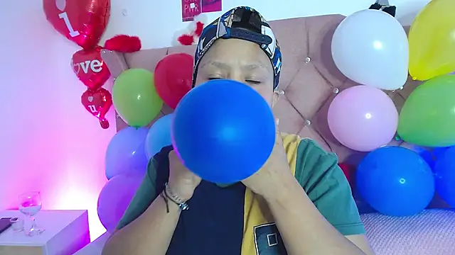 Snapshot of nat_evans8 chatting on March 28, 2:11 am nat evans8 online show from March 28, 2:11 am