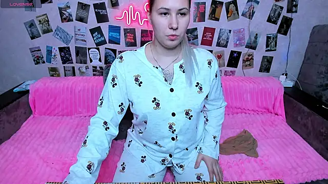 Snapshot of x_Ulya1cutex chatting on March 2, 3:52 am x Ulya1cutex online show from March 2, 3:52 am