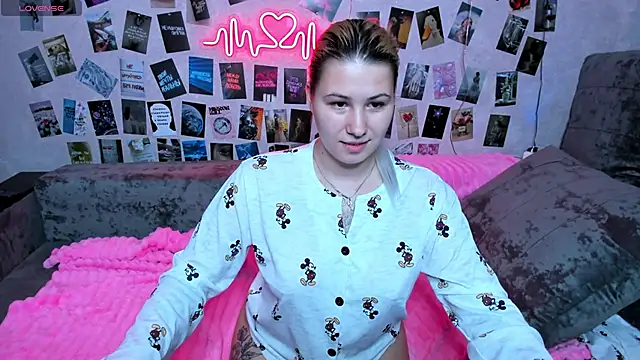 Snapshot of x_Ulya1cutex chatting on March 2, 7:15 am x Ulya1cutex online show from March 2, 7:15 am