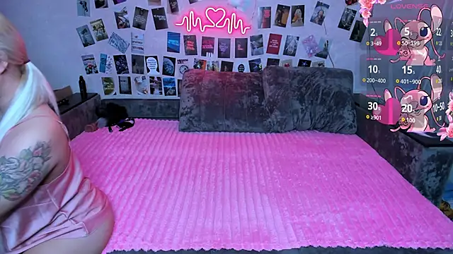 Snapshot of x_Ulya1cutex chatting on March 28, 2:05 pm x Ulya1cutex online show from March 28, 2:05 pm