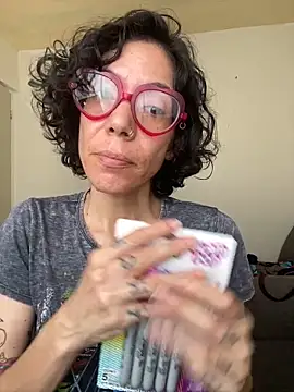 JeanneDuval8888 online show from May 13, 9:44 pm