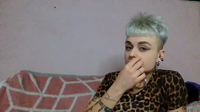 Snapshot of AlisaDear257 chatting on February 15, 7:10 pm AlisaDear257 online show from February 15, 7:10 pm