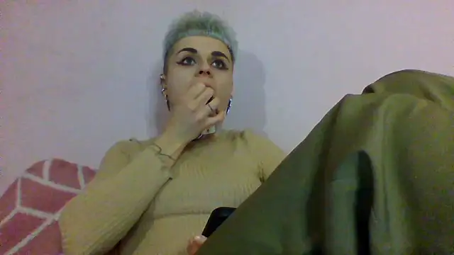 Snapshot of AlisaDear257 chatting on March 8, 12:20 pm AlisaDear257 online show from March 8, 12:20 pm