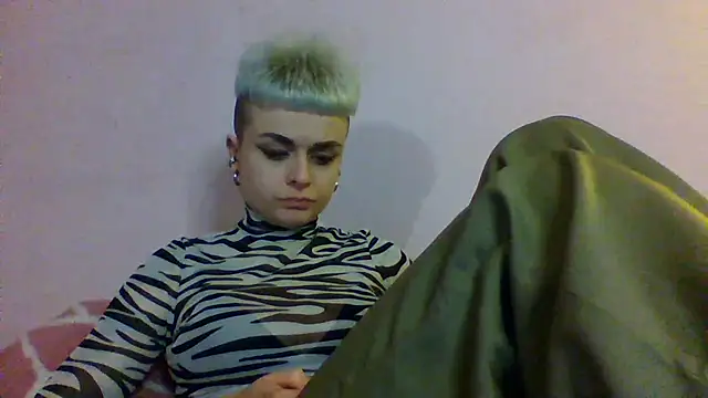 Snapshot of AlisaDear257 chatting on March 10, 4:56 pm AlisaDear257 online show from March 10, 4:56 pm