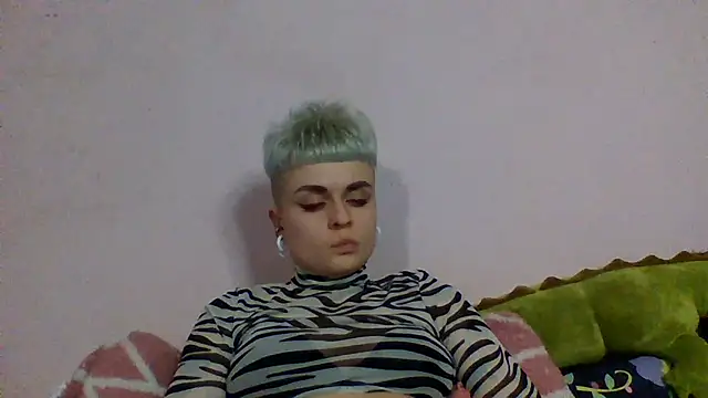 Snapshot of AlisaDear257 chatting on March 17, 10:13 pm AlisaDear257 online show from March 17, 10:13 pm