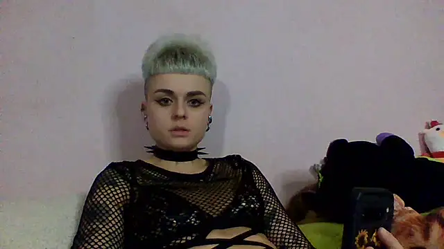 Snapshot of AlisaDear257 chatting on April 2, 7:33 pm AlisaDear257 online show from April 2, 7:33 pm