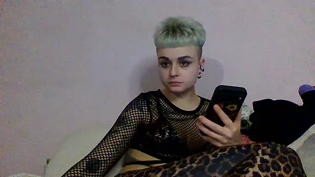 Snapshot of AlisaDear257 chatting on April 3, 7:56 pm AlisaDear257 online show from April 3, 7:56 pm