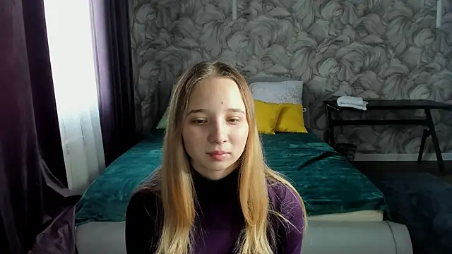 Snapshot of Esme_Brady chatting on February 15, 3:36 am Esme Brady online show from February 15, 3:36 am